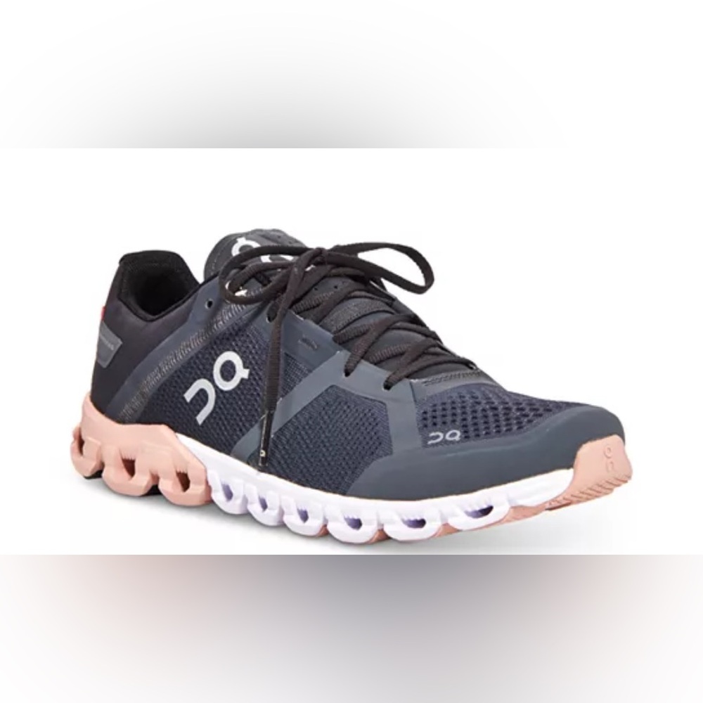 On Cloud Cloudflow running shoes in a gray & rose sz 8.5 women running sneakers